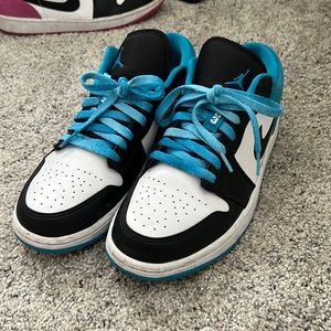Air Jordan 1 Low SE 'Laser Blue'